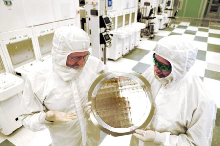 SK Hynix Chairman Chey Tae-won Warns Global Chip Wafer Shortage Likely to Persist Until 2030