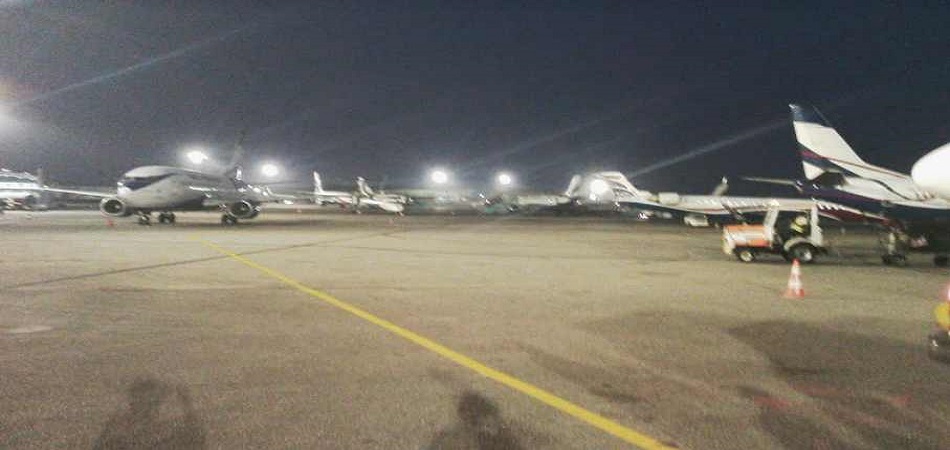 Airlines airport aeroplane