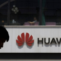 U.S. Considers Cutting Huawei off from Global Chip Supply