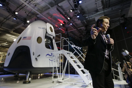 Musk Reorders SpaceX’s Spacefaring Ambitions, Puts Moon City Ahead of Mars