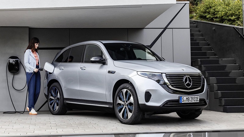 Mercedes-Benz-EQC-charging-1