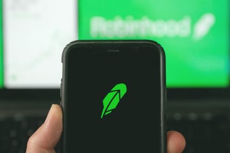 Strategy’s STRC Instrument Accumulates 2000 BTC As Robinhood Seeks SEC Filing for a Second Venture Funds