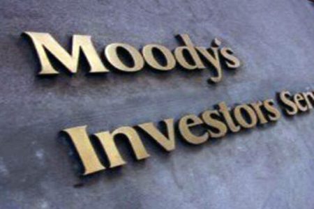 Moody’s Zandi Warns Elevated Asset Prices Could Reverse as Economic Signals Weaken