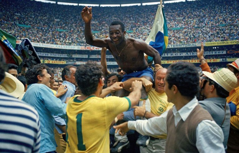 Pele Departs the World for a Game in the Heavens