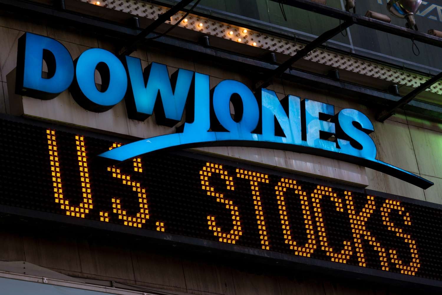 Dow Jones Hits New All-Time High Dow Jones Hits New All-Time High
