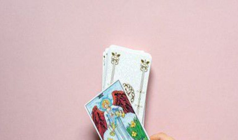 What to Expect in the Virtual Realm: A Comprehensive Look at Online Tarot Card Reading Sites