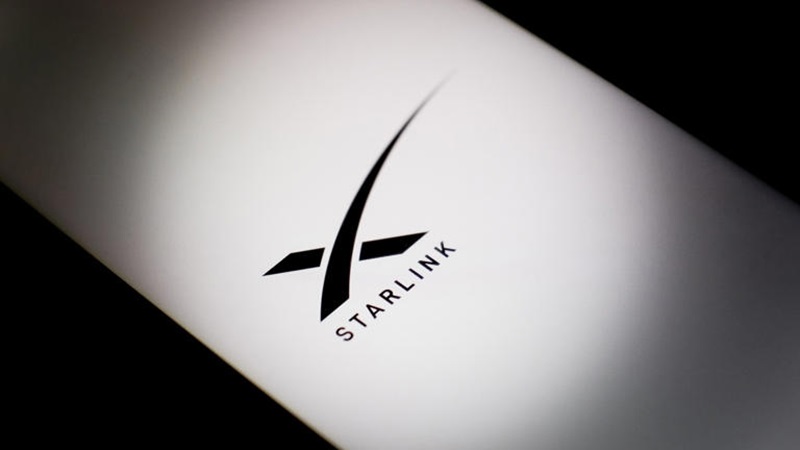 SpaceX’s 15,000-Satellite Starlink Push Triggers Industry, Environmental Backlash