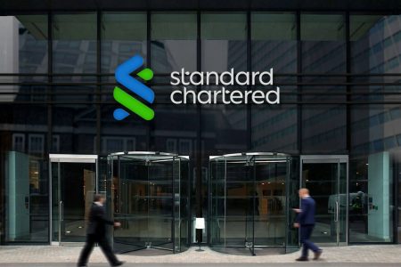 Standard Chartered CEO Bill Winters Apologizes for “Lower-Value Human Capital” Remarks on AI Job Cuts Amid Regulatory Scrutiny