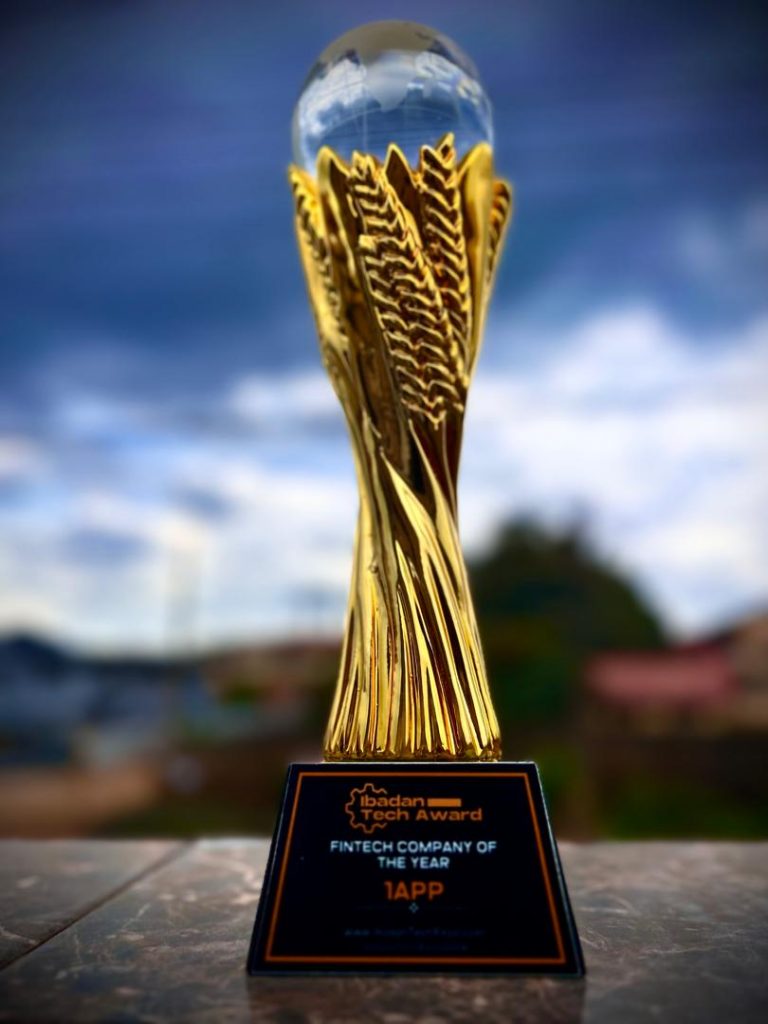 Tekedia Capital Portfolio Startup, IApp, Wins Startup of the Year (Fintech) Ibadan, Nigeria