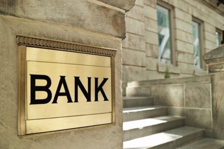 Why Major Banks Still Expect Higher Gold Prices by Year-End