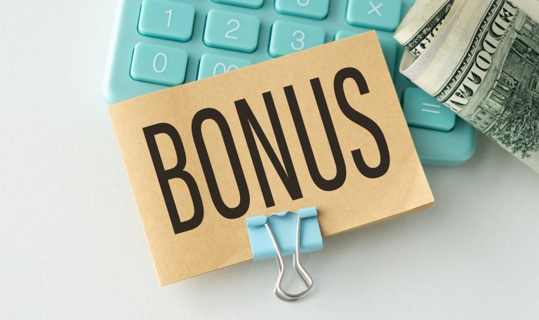 Daily Bonuses vs. Welcome Bonuses: What’s the Best Deal for New Players?