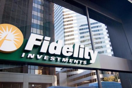 Fidelity Says It Will Lower Eligibility Requirement To Make SpaceX Stock Available To More Retail Investors