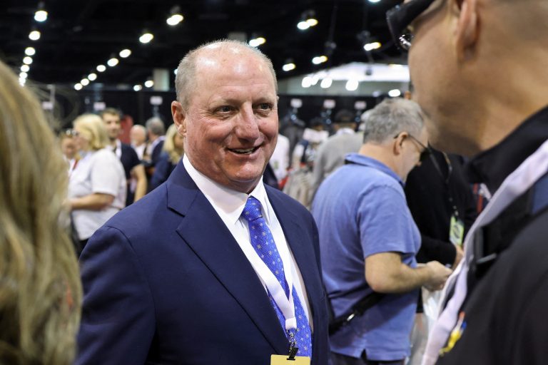 Warren Buffett Says Greg Abel Will Take Over as CEO of Berkshire Hathaway by Year-End