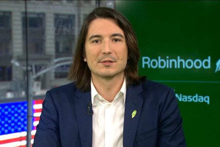 Robinhood Hit by Record Trading Surge as SpaceX Debut Sparks Frenzy Across Markets
