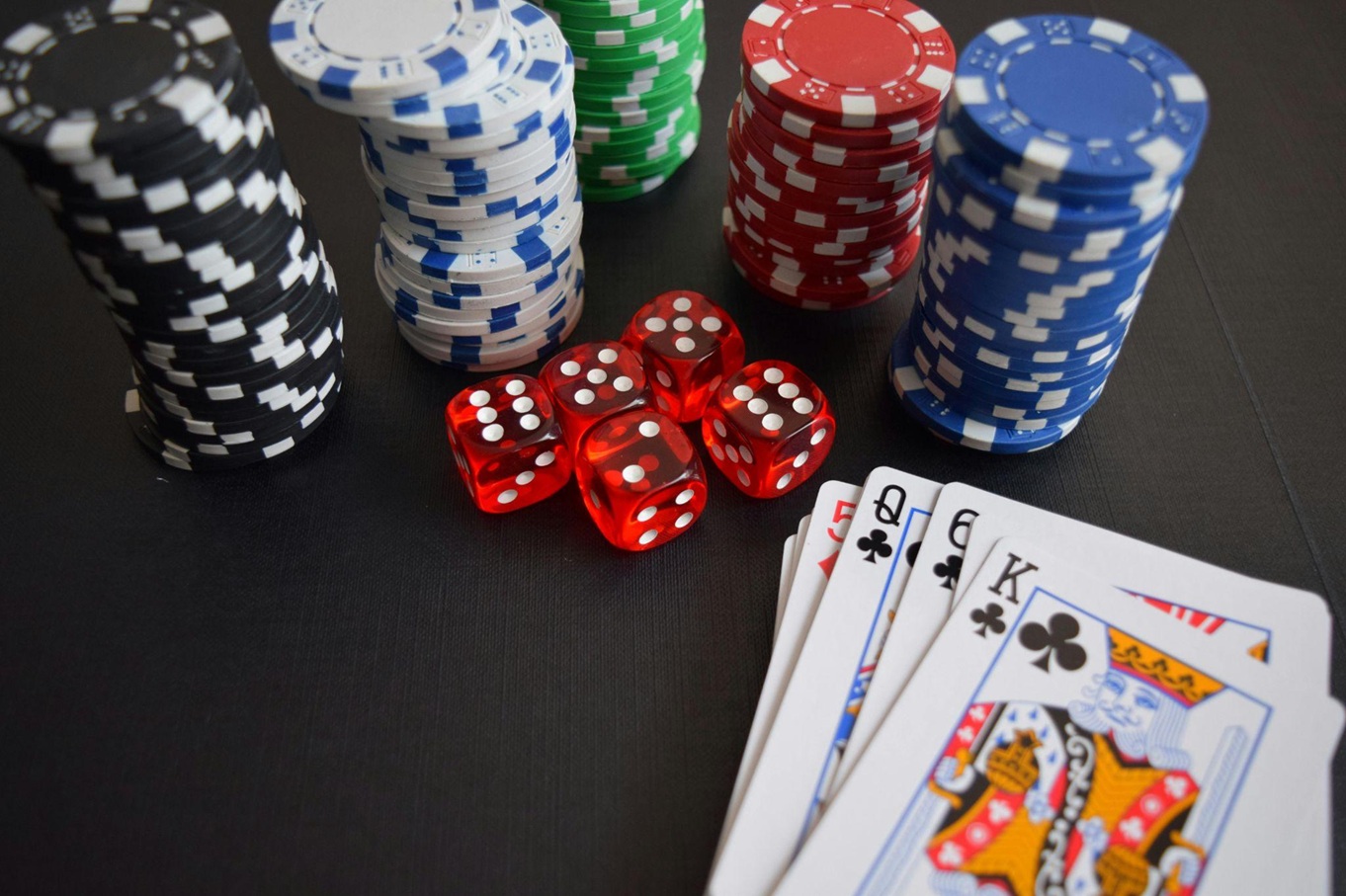 Live Casinos vs. Traditional Online Casinos: Which Offers Better Player Experience?