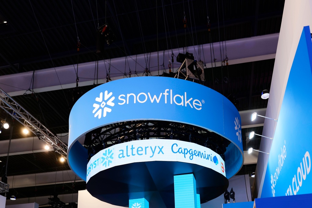 Snowflake CEO Ramaswamy Rejects AI Hype, Says Company Focused on Long-Term Value Creation as Market Fears of an AI Bubble Grow