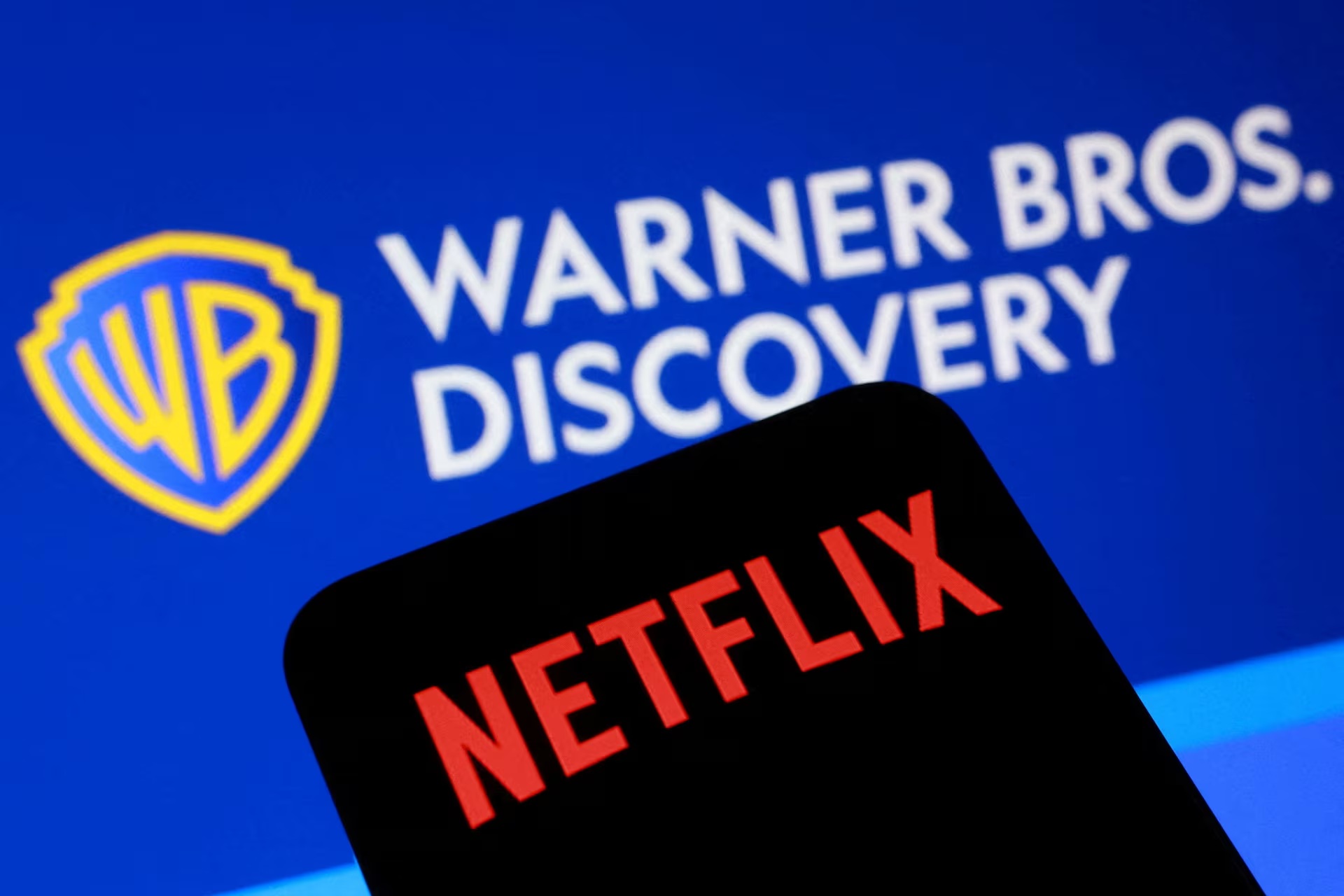 Netflix Sweetens Takeover Bid for Warner Bros. Discovery with Cash Only