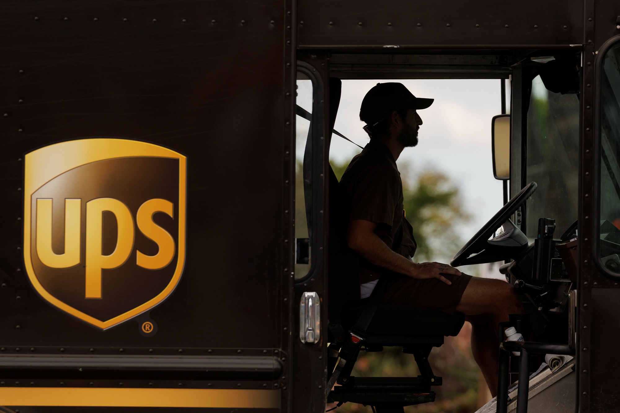 UPS Beats Estimates but Volume Declines and Profit Drop Underscore Fragile Turnaround