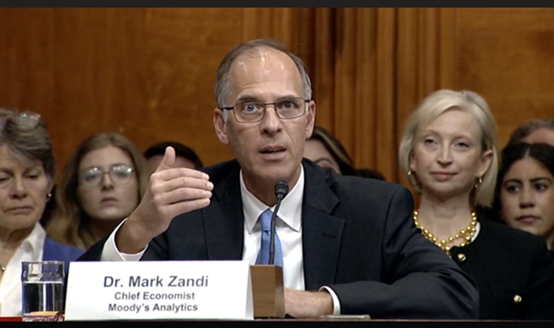Moody’s Mark Zandi Says U.S. Economy Is Flashing a Warning Sign Even as GDP Keeps Growing